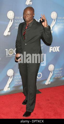 12. Februar 2009 statt im Shrine Auditorium, Los Angeles - Los Angeles, Kalifornien, USA - Musiker Dichtung in der Ankunftshalle auf der 40. NAACP Image Awards. (Kredit-Bild: © Paul Fenton/ZUMA Press) Stockfoto