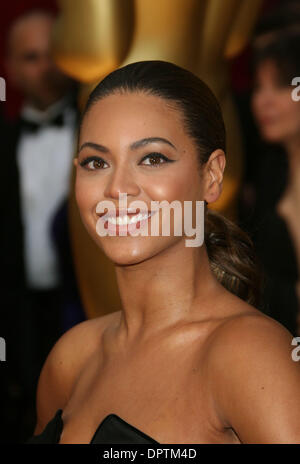 22. Februar 2009 - Hollywood, Kalifornien, USA - BEYONCE KNOWLES Ankunft in der 81. Oscar-Verleihung im Kodak Theatre in Hollywood statt. (Kredit-Bild: © Paul Fenton/ZUMA Press) Stockfoto