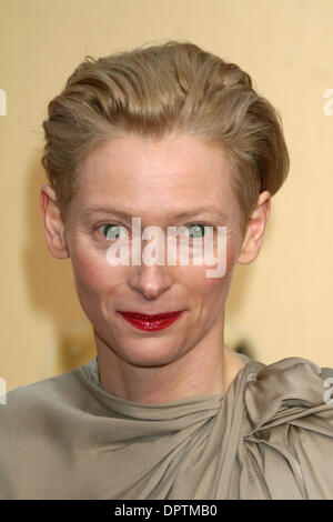 22. Februar 2009 - Hollywood, Kalifornien, USA - Schauspielerin TILDA SWINTON auf der 81. Oscar-Verleihung im Kodak Theatre in Hollywood statt. (Kredit-Bild: © Paul Fenton/ZUMA Press) Stockfoto