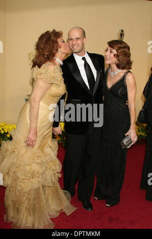 22. Februar 2009 - Hollywood, Kalifornien, USA-SOPHIA LOREN, SASHA ALEXANDER und EDOARDO PONTI Ankunft in der 81. Oscar-Verleihung im Kodak Theatre in Hollywood statt. (Kredit-Bild: © Paul Fenton/ZUMA Press) Stockfoto