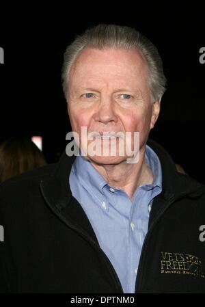 25. März 2009 - Los Angeles, Kalifornien, USA - Schauspieler JON VOIGHT bei der Weltpremiere von "Amerikanische Identität" statt im Samuel Goldwyn Theater an der Academy of Motion Picture Arts & Sciences, Beverly Hills (Credit-Bild: © Paul Fenton/ZUMA drücken) Stockfoto