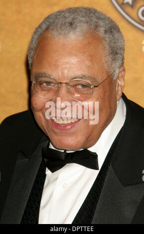 25. Januar 2009 - Los Angeles, Kalifornien, USA - Schauspieler JAMES EARL JONES im Drucksaal am 15. Annual Screen Actors Guild Awards im Shrine Auditorium in Los Angeles statt. (Kredit-Bild: © Paul Fenton/ZUMA Press) Stockfoto