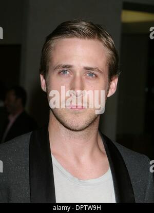 18. März 2009 statt - Los Angeles, Kalifornien, USA - Schauspieler RYAN GOSLING Tourist 'Sugar' Los Angeles Premiere im Pacific Design Center, Silver Screen Theater, West Hollywood. (Kredit-Bild: © Paul Fenton/ZUMA Press) Stockfoto