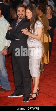 20. April 2009 statt - Los Angeles, Kalifornien, USA - Schauspieler ROBERT DOWNEY Jr. und Schauspielerin CATHERINE KEENER am "The Soloist" Los Angeles Premiere in den Paramount Studios in Hollywood. (Kredit-Bild: © Paul Fenton/ZUMA Press) Stockfoto