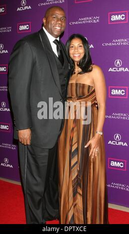 1. Dezember 2008 statt - Los Angeles, Kalifornien, USA - ehemaliger Basketball-Star MAGIC JOHNSON und Frau COOKIE beim 23. American Cinematheque Award ehrt Schauspieler Samuel L Jackson im Beverly Hilton Hotel.  (Bild Kredit: ZUMApress.com) Stockfoto