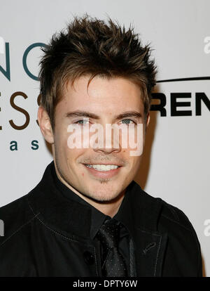 31. Dezember 2008 - Hollywood, Kalifornien, USA - JOSH HENDERSON kommt bei Eva Longorias Restaurant Beso für die 2009 Silvester Party im Hollywood Blvd. in Los Angeles, CA. (Credit-Bild: © Patrick T Fallon/ZUMA drücken) Stockfoto