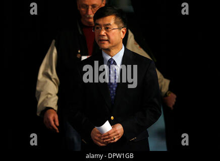 16. April 2009 - Jefferson City, Missouri, USA - uns Handelsminister GARY LOCKE mit Gewerkschaftsmitglieder bei einem Transformatorenwerk ABB Inc. in Jefferson City kommt, Mo am Donnerstag, 16. April 2009 vor uns Vice President Biden diskutiert, der Verwaltung economic Recovery Act und wie es baut, 21. Jahrhundert Wirtschaft in Missouri und dem ganzen Land durch Programme bauen Ar Stockfoto