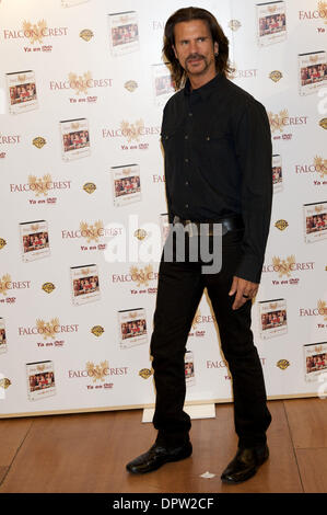 29. April 2009 - Madrid, Spanien - Schauspieler LORENZO LAMAS präsentiert "Falcon Crest" erste Saison DVD bei Lavinia Store am 29. April 2009 in Madrid, Spanien. (Kredit-Bild: © Jose Perez Gegundez/ZUMA Press) Stockfoto
