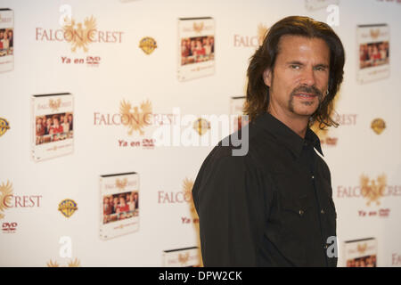 29. April 2009 - Madrid, Spanien - Schauspieler LORENZO LAMAS präsentiert "Falcon Crest" erste Saison DVD bei Lavinia Store am 29. April 2009 in Madrid, Spanien. (Kredit-Bild: © Jose Perez Gegundez/ZUMA Press) Stockfoto