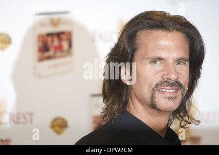 29. April 2009 - Madrid, Spanien - Schauspieler LORENZO LAMAS präsentiert "Falcon Crest" erste Saison DVD bei Lavinia Store am 29. April 2009 in Madrid, Spanien. (Kredit-Bild: © Jose Perez Gegundez/ZUMA Press) Stockfoto