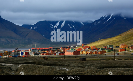 Stürmisches Wetter über die Stadt Longyearbyen, Svalbard-Inseln, Norwegen Stockfoto