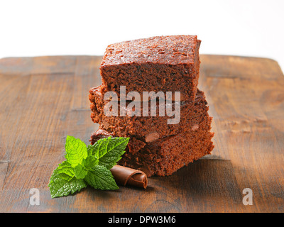 Haufen von Fudgy Chocolate Chip Brownies Stockfoto