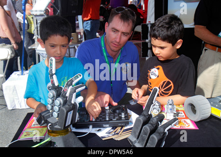 Miami Florida, Homestead, Speedway, DARPA Robotics Challenge Trials, Ausstellungsausstellung Sammlung Junge Jungen, männlich Kind Kinder Kind Kinder Youngster, operati Stockfoto