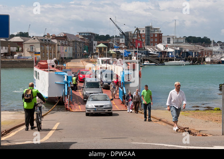 Kette-Fähre zwischen Ost und West Cowes auf der Isle Of Wight. Stockfoto