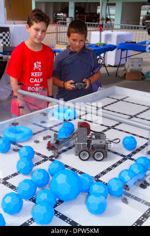 Miami Florida, Homestead, Speedway, DARPA Robotics Challenge Trials, Ausstellungsausstellung Sammlung Junge Jungen, männlich Kind Kinder Kind Kinder Youngster, operati Stockfoto