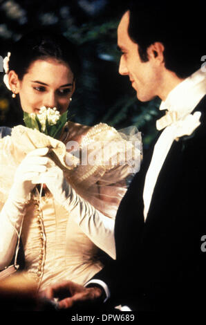 L6370SN.'' THE AGE OF INNOCENCE ". WINONA RYDER und DANIEL DAY LEWIS. VON GLOBE FOTOS, INC. BEREITGESTELLT. TV-FILM STILL (Kredit-Bild: © Globe Photos/ZUMAPRESS.com) Stockfoto