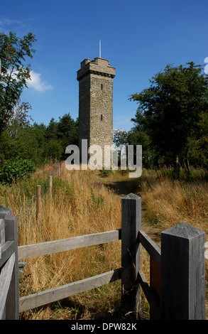 Flundern Torheit in der Nähe von Craven Arms in Shropshire vor blauem Himmel. im Jahre 1838 erbaut auf Callow Hügel in der Nähe der Bundesstraße A49 Stockfoto