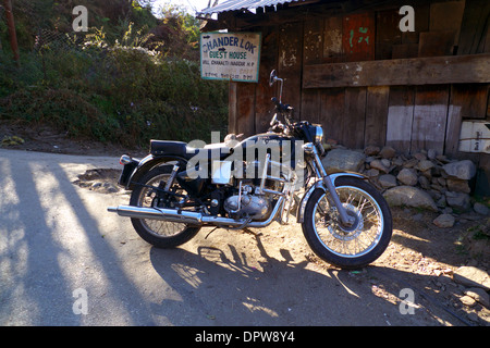 Royal Enfield Bullet Electra, Naggar, Kullu Valley, Himachal Pradesh, N. Indien Stockfoto