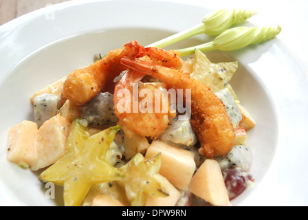 Gebratene Früchte Garnelensalat mit asiatischen Obst Stockfoto