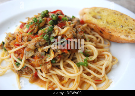 Venusmuscheln Spaghetti asiatische Würzsauce Thai Fusion Gericht Stockfoto