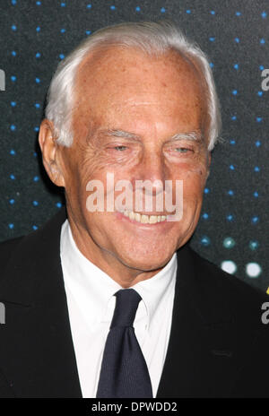 17. Februar 2009 - New York, NY, USA - GIORGIO ARMANI im Armani/5th Avenue speichern öffnen (Kredit-Bild: © Dan Herrick/ZUMA Press) Stockfoto