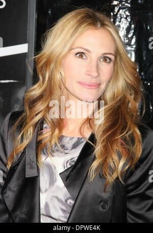 16. März 2009 - New York, NY, USA - JULIA ROBERTS in der "Falschheit" New York Premiere am Ziegfield Theater. (Kredit-Bild: © Dan Herrick/KPA-ZUMA/ZUMA Press) Stockfoto