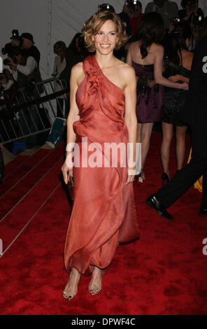 4. Mai 2009 - New York, NY, USA - HILARY SWANK bei der "Das Modell als Muse" MET Costume Gala 2009. (Bild Kredit: © Dan Herrick-KPA/Dan Herrick/ZUMA Press) Stockfoto