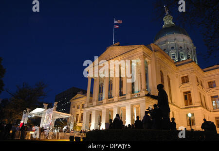 15. April 2009 - Atlanta, Georgia, USA - "Goldhaube" leuchtet während der bundesweit Steuer Tag Tea Party an der Georgia State Capitol Komplex, Atlanta, GA (Credit-Bild: © Timothy L. Hale/ZUMA drücken) Stockfoto