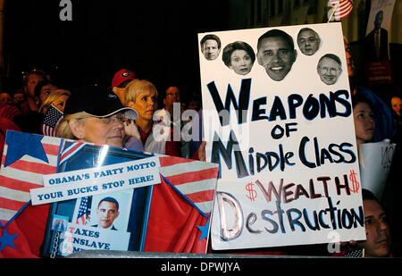 15. April 2009 - Atlanta, Georgia, USA - schätzungsweise 15.000 Menschen erwies sich für die bundesweite Steuer Tag Tea Party an der Georgia State Capitol Komplex, Atlanta, Ga. (Credit-Bild: © Timothy L. Hale/ZUMA drücken) Stockfoto