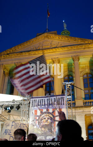 15. April 2009 - Atlanta, Georgia, USA - "Goldhaube" leuchtet während der bundesweit Steuer Tag Tea Party an der Georgia State Capitol Komplex, Atlanta, GA (Credit-Bild: © Timothy L. Hale/ZUMA drücken) Stockfoto