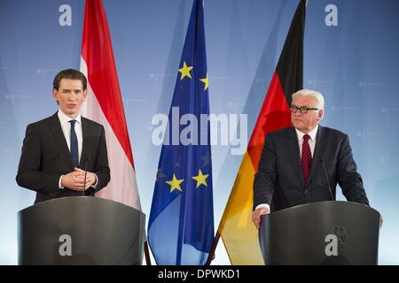 Berlin, Deutschland. 15. Januar 2014. Außenminister Steinmeier trifft seinen Amtskollegen aus Österreich, Sebastian Kurz, Gespräch im Auswärtigen Amt. Die Gespräche sind die vielfältigen bilateralen Beziehungen, die Entwicklung der Europäischen Union und internationalen Themen. Bildnachweis: Goncalo Silva/NurPhoto/ZUMAPRESS.com/Alamy Live-Nachrichten Stockfoto