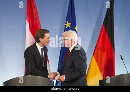 Berlin, Deutschland. 15. Januar 2014. Außenminister Steinmeier trifft seinen Amtskollegen aus Österreich, Sebastian Kurz, Gespräch im Auswärtigen Amt. Die Gespräche sind die vielfältigen bilateralen Beziehungen, die Entwicklung der Europäischen Union und internationalen Themen. Bildnachweis: Goncalo Silva/NurPhoto/ZUMAPRESS.com/Alamy Live-Nachrichten Stockfoto