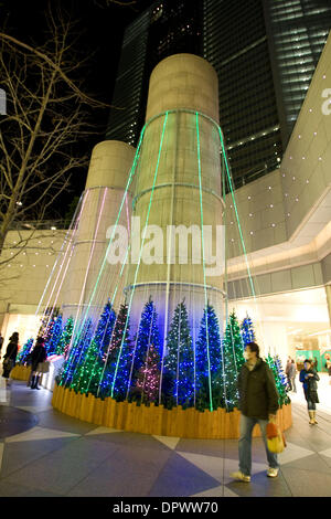 25. Dezember 2008 - Tokyo, Japan - japanische Menschen feiern Weihnachten in Tokyo Shiodome Viertel wo gibt es mehrere Weihnachtsbeleuchtung auf dem Display. (Kredit-Bild: © Christopher Jue/ZUMA Press) Stockfoto