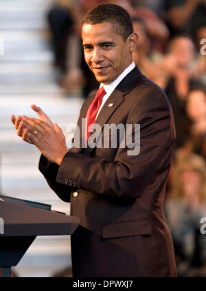 19. März 2009 - Los Angeles, Kalifornien, USA - bei seinem ersten Besuch der California, befasst sich mit Präsident BARACK OBAMA eine Bürgerversammlung im Lernzentrum Miguel Contreras. Präsident OBAMA suchte Unterstützung für seine Arbeit im banking Reform und Steuer Konjunkturprogramme des Staates Kalifornien gewidmet. (Kredit-Bild: © Renay Johnson/ZUMA Press) Stockfoto