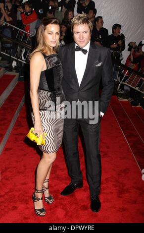 4. Mai 2009 - New York, New York, USA - SIMON LE BON und YASMIN LE BON besuchen die Costume Institute Gala-Eröffnung des "The Model als Muse: verkörpern Mode" im Metropolitan Museum of Art statt. (Kredit-Bild: © Nancy Kaszerman/ZUMA Press) Stockfoto