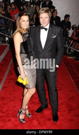 4. Mai 2009 - New York, New York, USA - SIMON LE BON und YASMIN LE BON besuchen die Costume Institute Gala-Eröffnung des "The Model als Muse: verkörpern Mode" im Metropolitan Museum of Art statt. (Kredit-Bild: © Nancy Kaszerman/ZUMA Press) Stockfoto