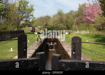 Sperre 11 auf dem Bosley Flug der Verriegelungen auf dem Macclesfield Kanal in der Nähe von Congleton Stockfoto