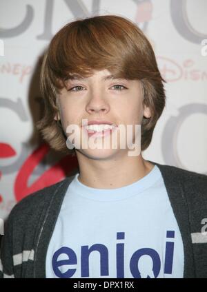 6. März 2009 - New York, New York, USA - Schauspieler COLE SPROUSE aus der Besetzung von "The Suite auf Deck" besucht einen Instore-Auftritt auf der Welt von Disney Store auf der 5th Avenue. (Kredit-Bild: © Nancy Kaszerman/ZUMA Press) Stockfoto
