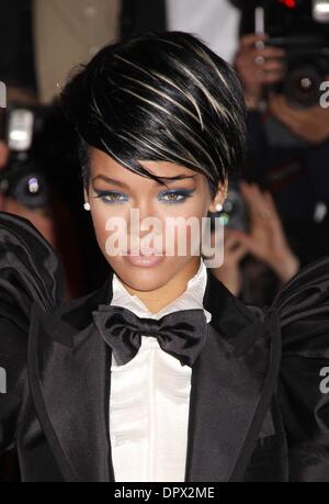 4. Mai 2009 - New York, New York, USA - Sängerin RIHANNA besucht die Costume Institute Gala-Eröffnung des "The Model als Muse: verkörpern Mode" im Metropolitan Museum of Art statt. (Kredit-Bild: © Nancy Kaszerman/ZUMA Press) Stockfoto