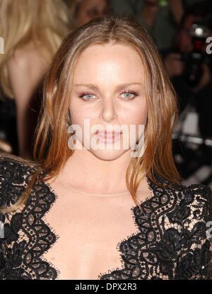 4. Mai 2009 - New York, New York, USA - Designerin STELLA MCCARTNEY besucht die Costume Institute Gala-Eröffnung des "The Model als Muse: verkörpern Mode" im Metropolitan Museum of Art statt. (Kredit-Bild: © Nancy Kaszerman/ZUMA Press) Stockfoto