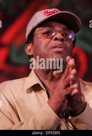 30. Dezember 2008 - Sherman Oaks, Kalifornien, ist USA - Grammy preisgekrönte Trompeter Jazzmusiker FREDDIE HUBBARD, 70, (7. April 1938 - 29. Dezember 2008) im Krankenhaus von Herz-Kreislauferkrankungen gestorben, nach einem Herzinfarkt im November letzten Jahres. Hubbard gewann seinen Grammy im Jahr 1972 für die "Erste Licht" und hieß National Endowment für Kunst Jazz Master im Jahr 2006. Bild - 14. Januar 2006; New York, NY, Stockfoto