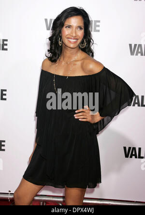 15. Dezember 2008 abgehaltenen Fredrick P. Rose Hall im Time Warner Center - New York, NY, USA - Model PADMA LAKSHMI bei der New York-Premiere von "Walküre". (Kredit-Bild: © Nancy Kaszerman/ZUMA Press) Stockfoto