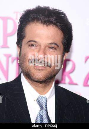 3. Februar 2009 - New York, New York, USA - Schauspieler ANIL KAPOOR besucht die New Yorker Premiere von "The Pink Panther 2" Ziegfeld Theater statt. (Kredit-Bild: © Nancy Kaszerman/ZUMA Press) Stockfoto