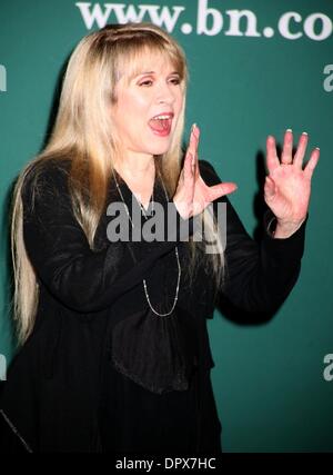 31. März 2009 - New York, New York, USA - Fleetwood Mac-Sängerin STEVIE NICKS fördert ihre neue DVD "Live in Chicago" und "The Klangbühne Sessions" bei Barnes and Noble Union Square. (Kredit-Bild: © Nancy Kaszerman/ZUMA Press) Stockfoto