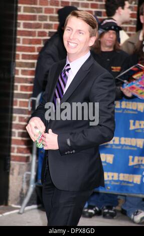 15. April 2009 kommt - New York, New York, USA - Schauspieler JACK MCBRAYER bei seinem Auftritt im "The Late Show With David Letterman" in der Ed Sullivan Theater statt. (Kredit-Bild: © Nancy Kaszerman/ZUMA Press) Stockfoto