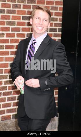 15. April 2009 kommt - New York, New York, USA - Schauspieler JACK MCBRAYER bei seinem Auftritt im "The Late Show With David Letterman" in der Ed Sullivan Theater statt. (Kredit-Bild: © Nancy Kaszerman/ZUMA Press) Stockfoto