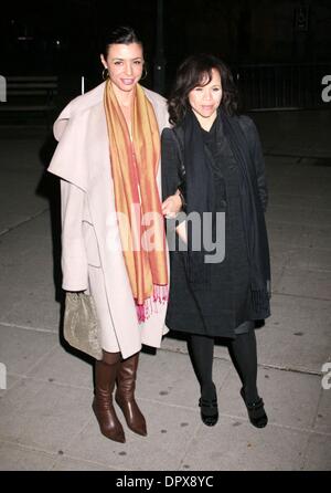 21. April 2009 - New York, New York, USA - DRENA DE NIRO und ROSIE PEREZ auf der Vanity Fair Party während der 2009 Tribeca Film Festival am State Supreme Gericht statt. (Kredit-Bild: © Nancy Kaszerman/ZUMA Press) Stockfoto