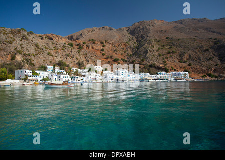 Das Dorf Loutro unterhalb der weißen Berge, Sfakia, Bezirk Chania, Kreta, Griechenland. Stockfoto