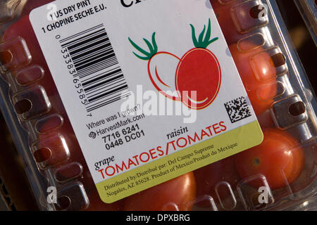 19. Januar 2009 - Redwood City, Kalifornien, USA - frische Produkte tragen YottaMarks HarvestMark Label. Die 16-stellige alpha-numerischen Code und und Data-Matrix (kleines Quadrat) möglich, Einheit-Level Rückverfolgbarkeit und Produktauthentifizierung.   Die Kalifornien-Start hat neue Etiketten für frisches Obst, mit denen Verbraucher suchen Sie die Farm, die, der das Produkt stammt, und weitere Infos. Produzent-Maker sind rol Stockfoto