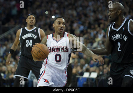 London, UK. 16. Januar 2014. Atlanta Hawks' Guard Jeff Teague [0] Laufwerke für den Korb während der NBA-Spiel der regulären Saison zwischen den Atlanta Hawks und der Brooklyn Nets von der O2 Arena. Bildnachweis: Aktion Plus Sport/Alamy Live-Nachrichten Stockfoto